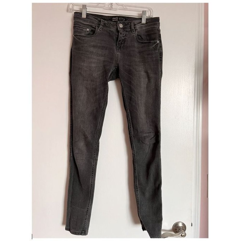 ZARA grey skinny jeans. Mid rise. Size 4.